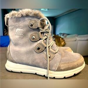 Sorel Women’s Winter Snow Boot - Size 7- lightly worn- great condition (no box)